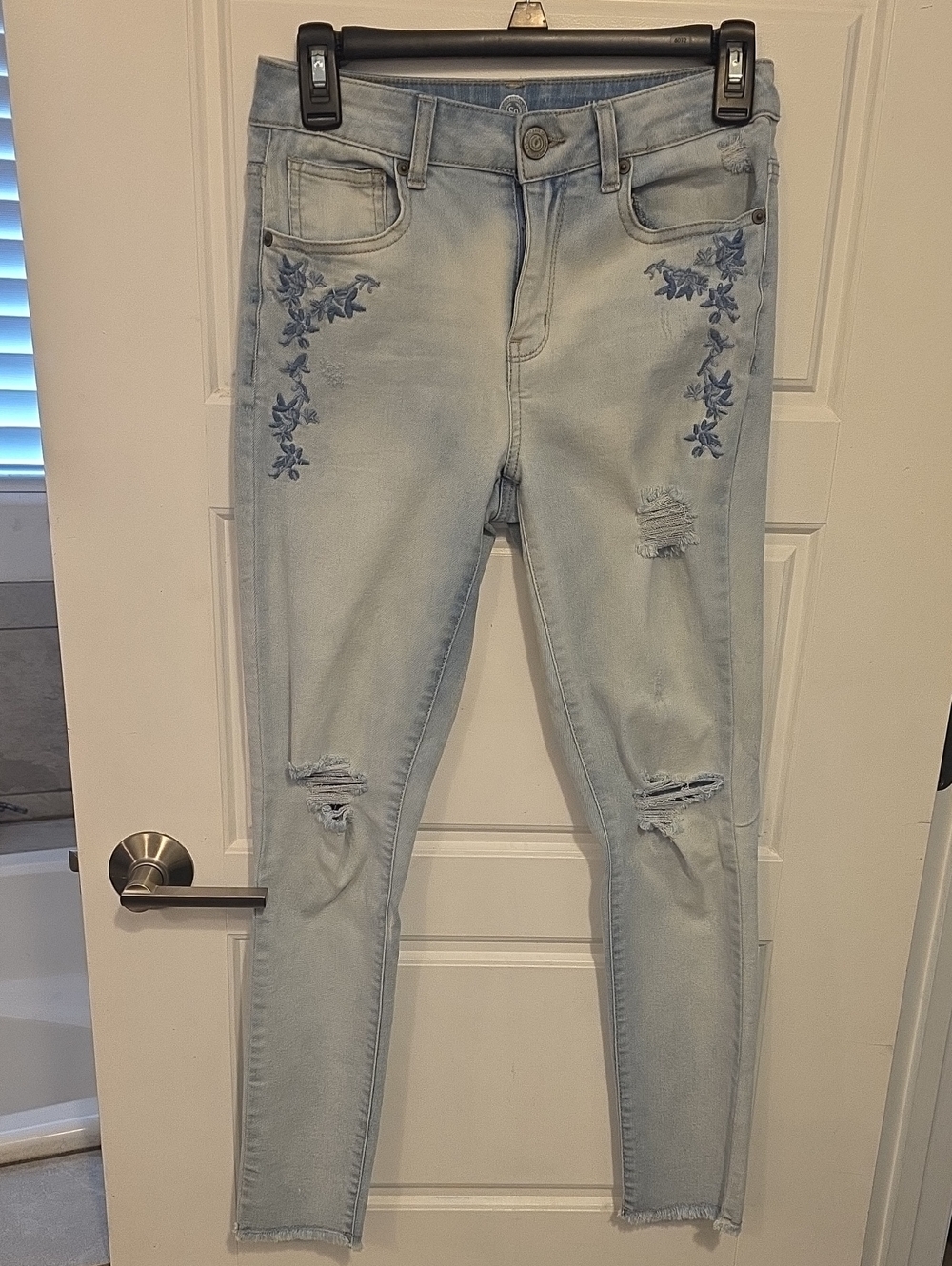SO Light Blue Floral Embroidered Skinny Jeans - Women's